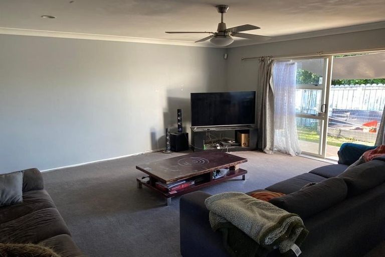 Photo of property in 1/171 Botany Road, Botany Downs, Auckland, 2010