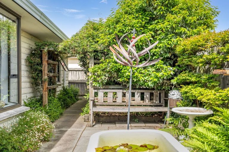 Photo of property in 2/56 Aorangi Road, Bryndwr, Christchurch, 8053