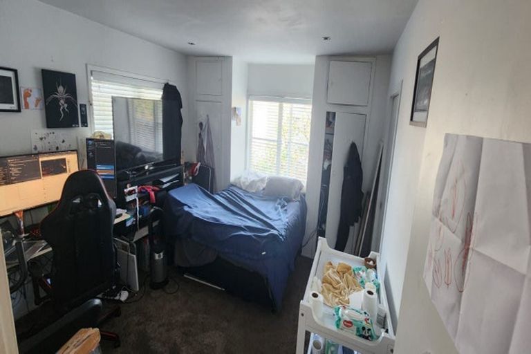 Photo of property in 13 Raleigh Road, Northcote, Auckland, 0627