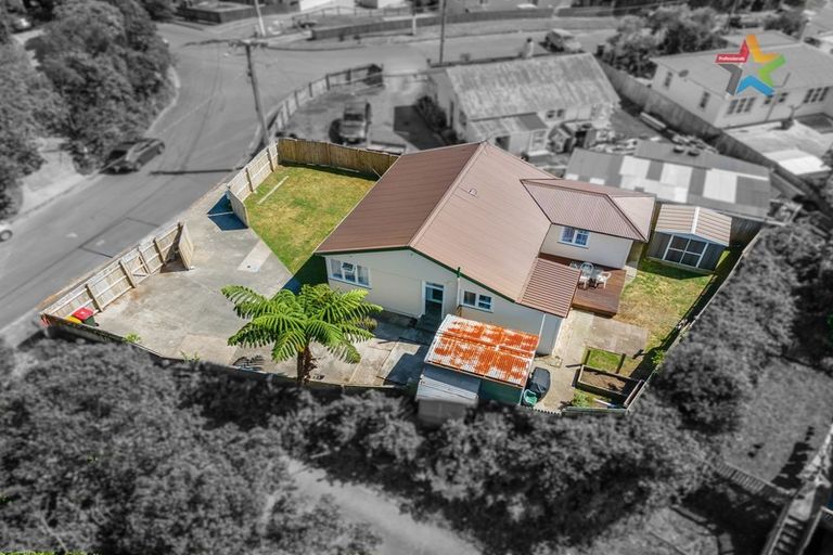 Photo of property in 43 August Street, Stokes Valley, Lower Hutt, 5019