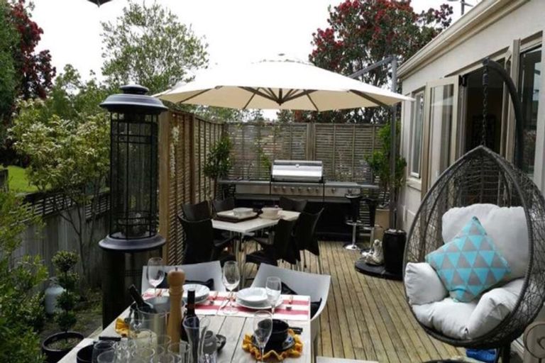 Photo of property in 17 Belle Verde Drive, Sunnynook, Auckland, 0630