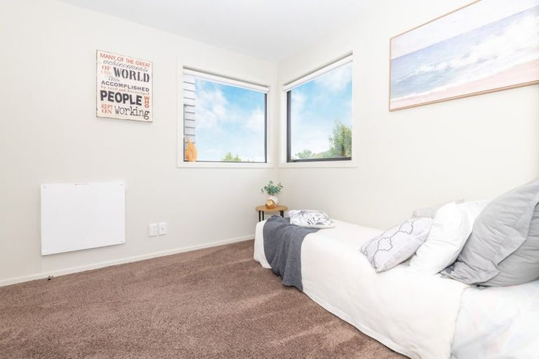 Photo of property in 14 Cromwell Point, Newlands, Wellington, 6037