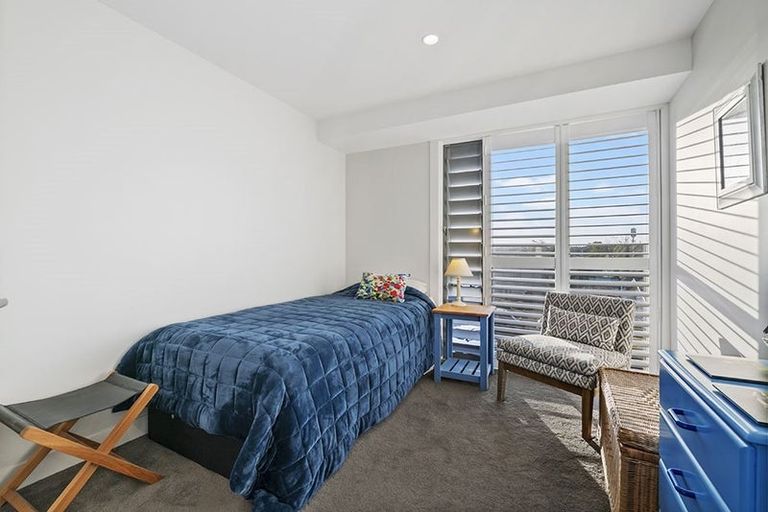 Photo of property in 2f Dodson Avenue, Milford, Auckland, 0620