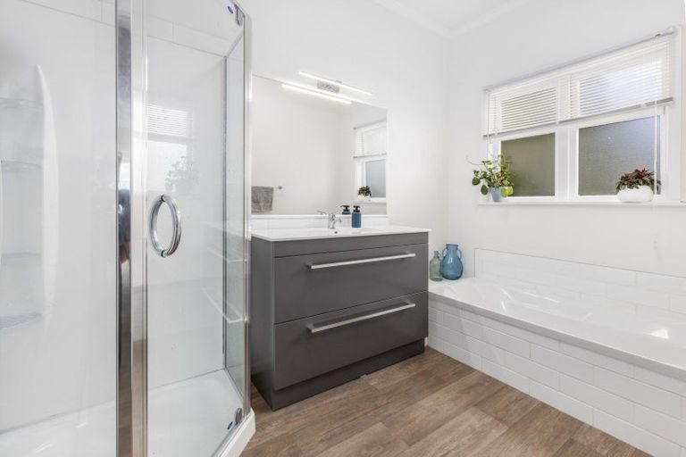 Photo of property in 154 Main Road, Levin, 5510