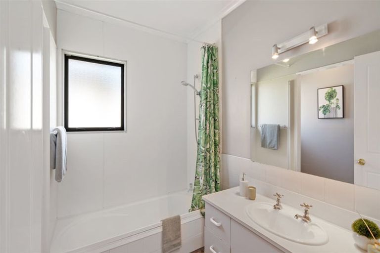 Photo of property in 90 Esmeralda Street, Welcome Bay, Tauranga, 3112