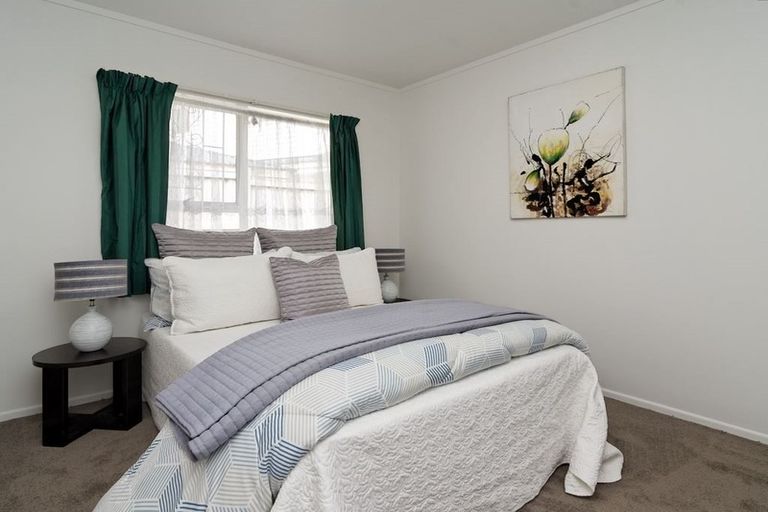 Photo of property in 2/56 Archibald Road, Kelston, Auckland, 0602