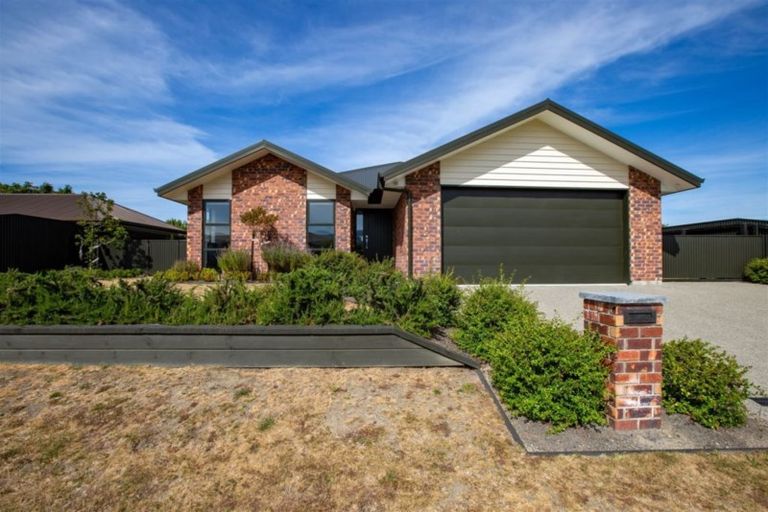 Photo of property in 13 Puketutu Grove, Motueka, 7120