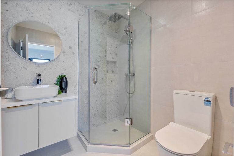 Photo of property in 44c Bruce Road, Glenfield, Auckland, 0629