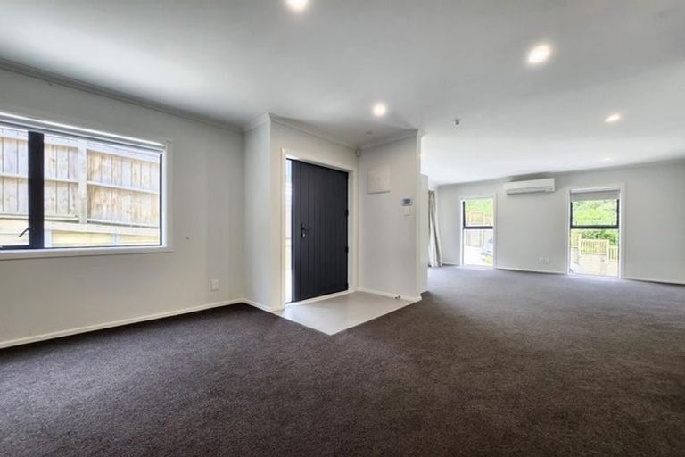 Photo of property in 28a Redwood Avenue, Tawa, Wellington, 5028