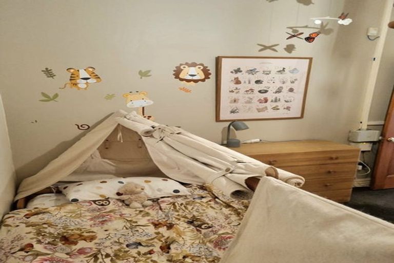 Photo of property in Endeavour Apartments, 10/125 Thorndon Quay, Pipitea, Wellington, 6011