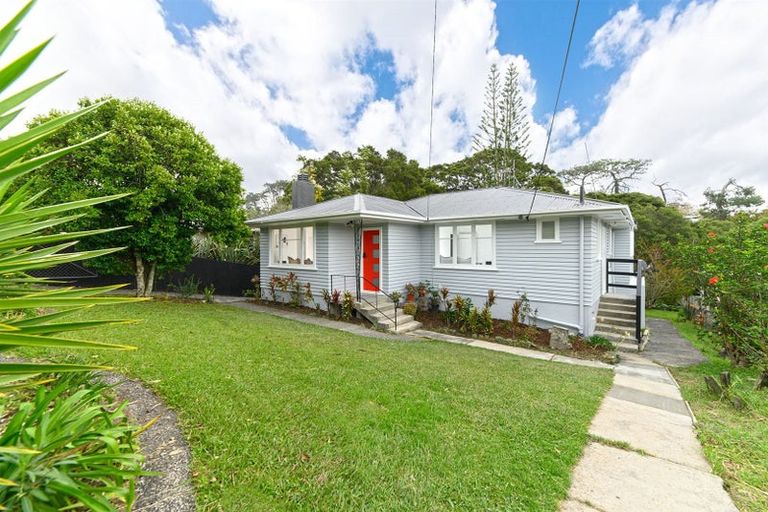 Photo of property in 30 Glen Marine Parade, Glendene, Auckland, 0602