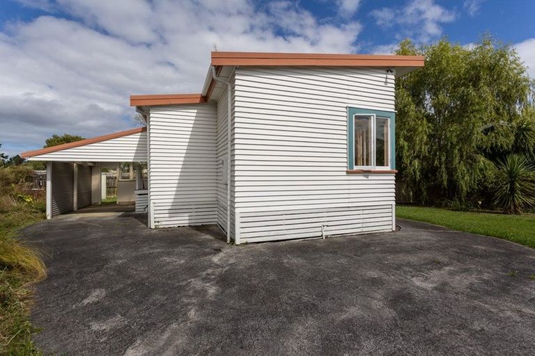 Photo of property in 36a Parakai Avenue, Parakai, 0830