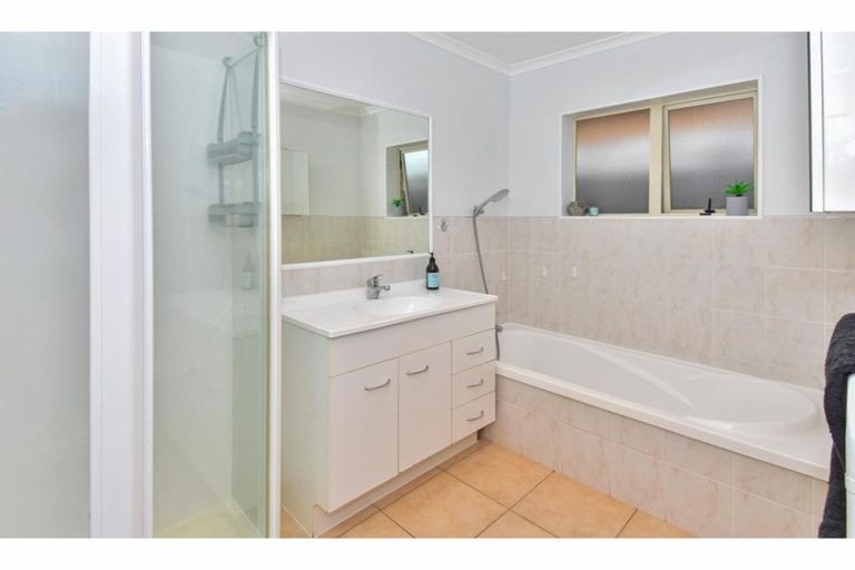 Photo of property in 8 Wairere Road, The Gardens, Auckland, 2105