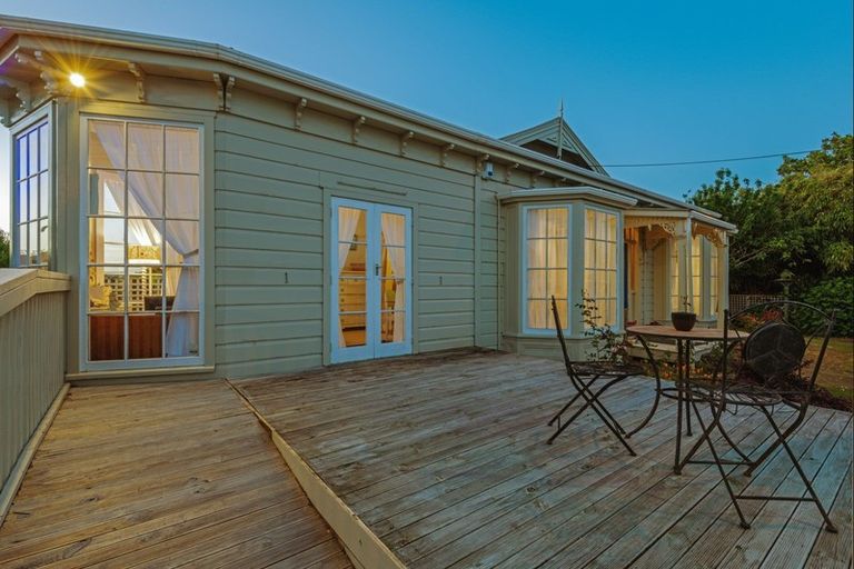 Photo of property in 2 Johnston Street, Foxton, 4814