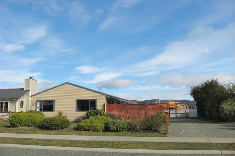 Photo of property in 24 Lawson Burrows Crescent, Te Anau, 9600