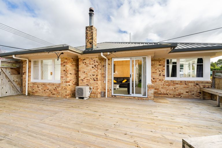 Photo of property in 330 Glengarry Road, Glen Eden, Auckland, 0602