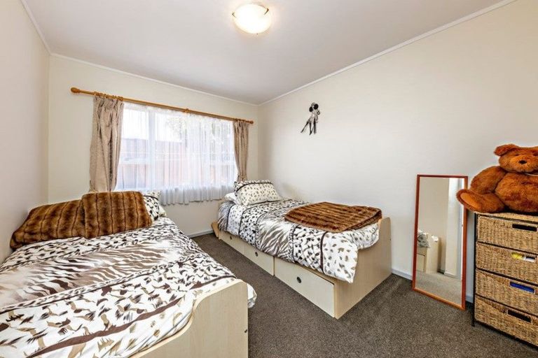 Photo of property in 2/8 Parera Place, Papatoetoe, Auckland, 2025