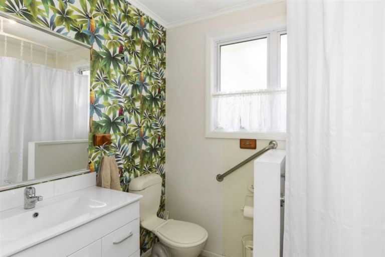 Photo of property in 2/92 Ngatai Road, Otumoetai, Tauranga, 3110