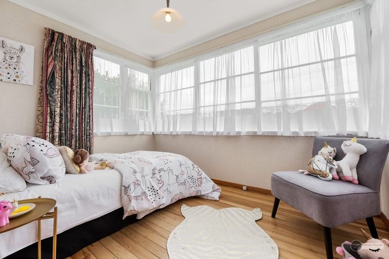 Photo of property in 11 Wheatley Street, Naenae, Lower Hutt, 5011