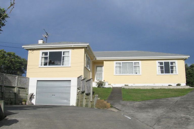 Photo of property in 37 Hampton Hill Road, Tawa, Wellington, 5028