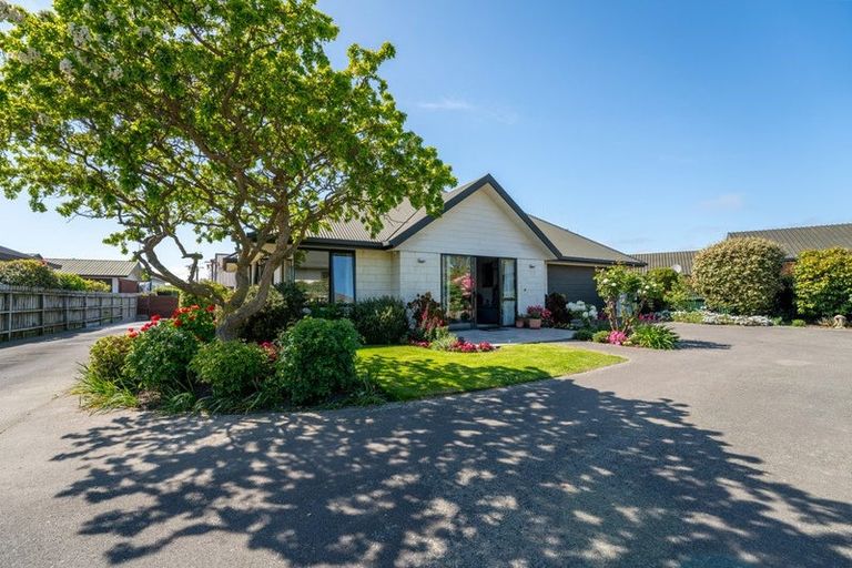 Photo of property in 2/91 Avenue Road, West End, Timaru, 7910