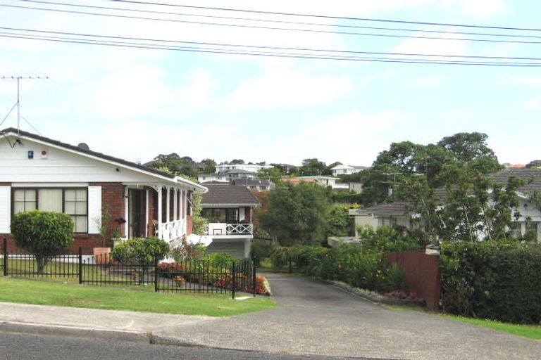 Photo of property in 1/4 Penning Road, Castor Bay, Auckland, 0620