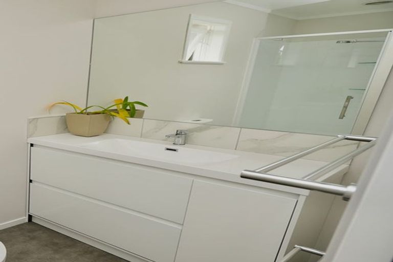 Photo of property in 112 Ruamahanga Crescent, Terrace End, Palmerston North, 4410