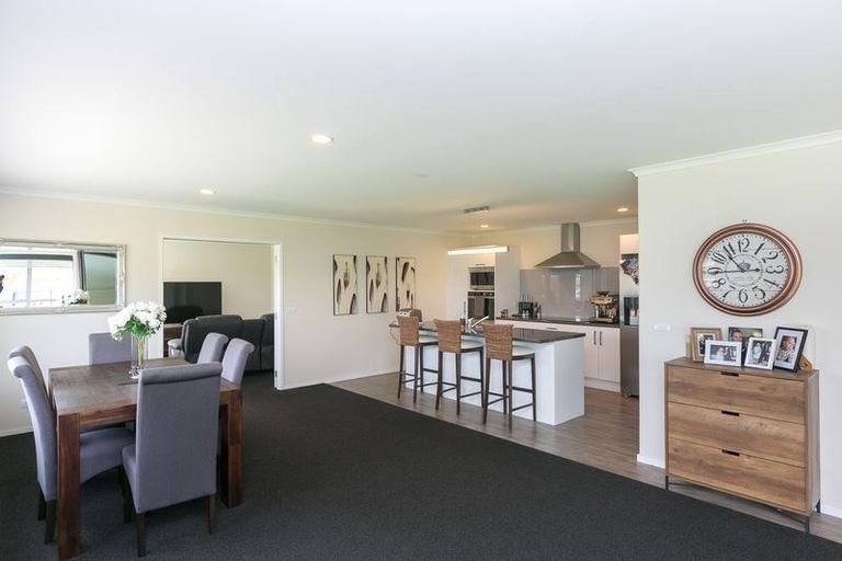 Photo of property in 126 Pohutukawa Place, Waiwhakaiho, New Plymouth, 4312