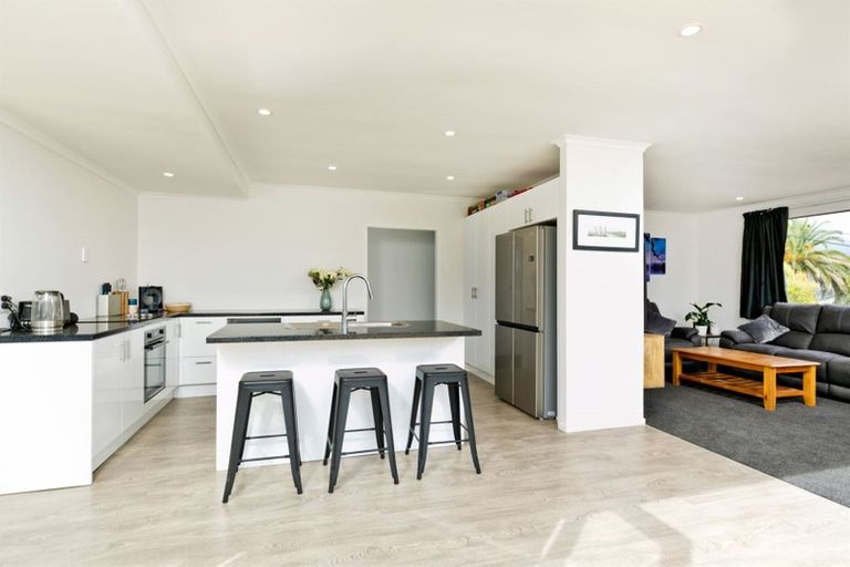 Photo of property in 122 Sunnyside Road, Sunnyvale, Auckland, 0612