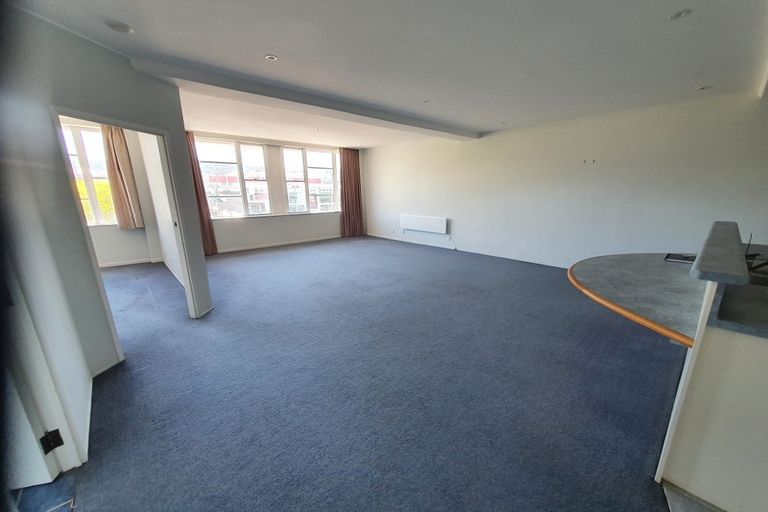 Photo of property in Grandstand Apartments, 37/80 Kent Terrace, Mount Victoria, Wellington, 6011