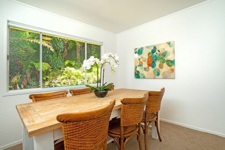 Photo of property in 31 Ocean View Road, Hatfields Beach, Orewa, 0931