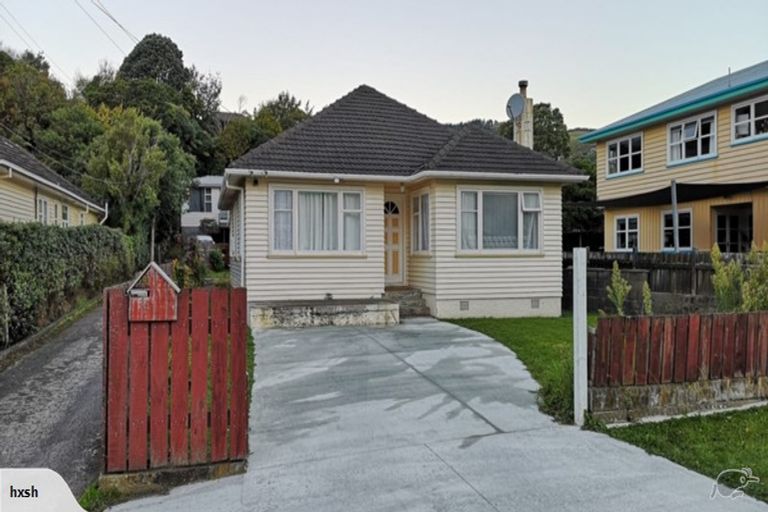 Photo of property in 4 Hinau Street, Tawa, Wellington, 5028