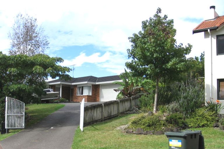 Photo of property in 14 Kerlin Crescent, West Harbour, Auckland, 0618