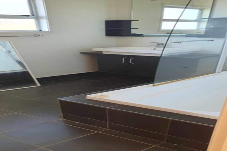 Photo of property in 10 Valencia Place, Manurewa, Auckland, 2102