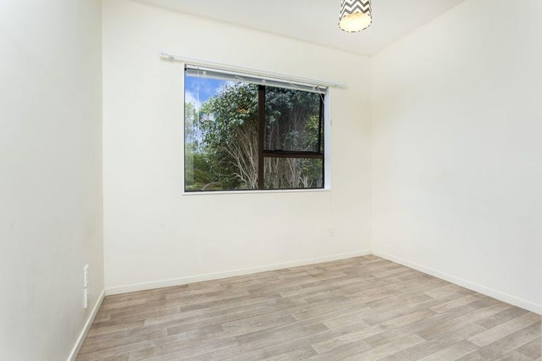 Photo of property in 134 Chelsea View Drive, Chatswood, Auckland, 0626
