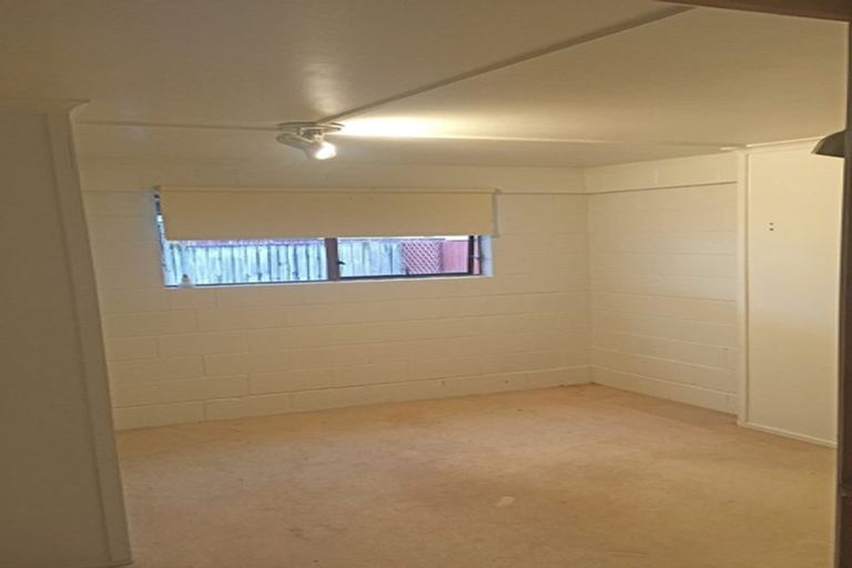 Photo of property in 28 Woodford Avenue, Henderson, Auckland, 0610