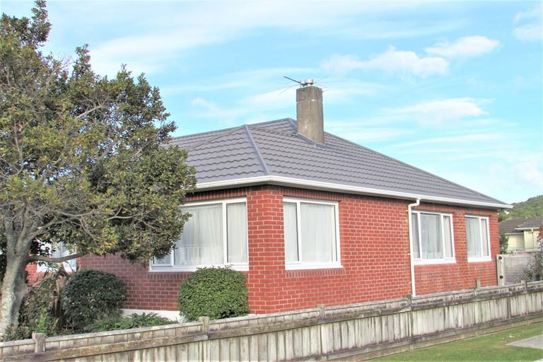 Photo of property in 79 Compton Crescent, Taita, Lower Hutt, 5011