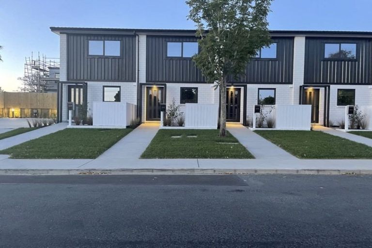 Photo of property in 1b Hamurana Place, Te Atatu Peninsula, Auckland, 0610