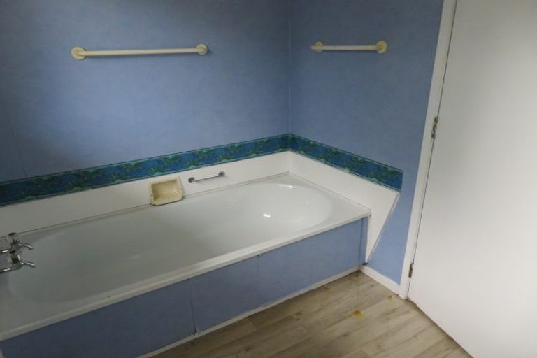 Photo of property in 2/17 Waimahia Avenue, Weymouth, Auckland, 2103