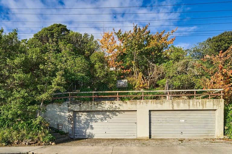 Photo of property in 22 Hinau Street, Tawa, Wellington, 5028