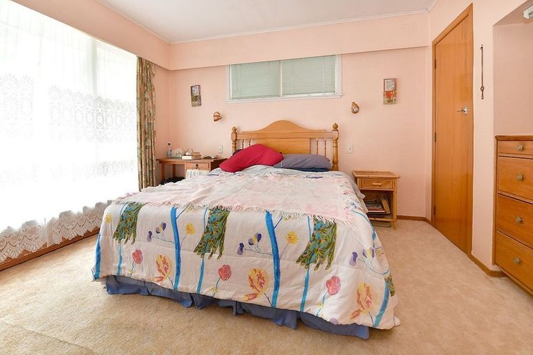 Photo of property in 14 Tawhana Crescent, Red Beach, 0932