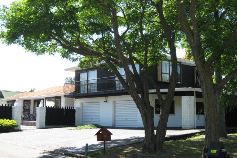 Photo of property in 33 Kingham Place, Avonhead, Christchurch, 8042