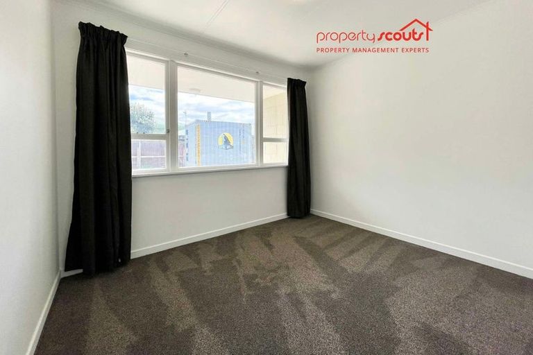 Photo of property in 4 Simons Street, Moturoa, New Plymouth, 4310