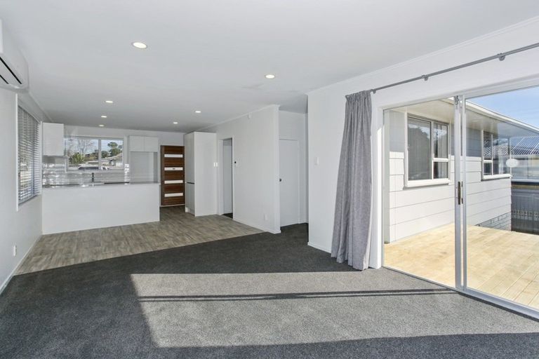 Photo of property in 30a Birdwood Road, Swanson, Auckland, 0612