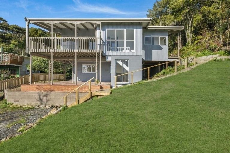 Photo of property in 99 Kawakawa Bay Coast Road, Kawakawa Bay, Papakura, 2585