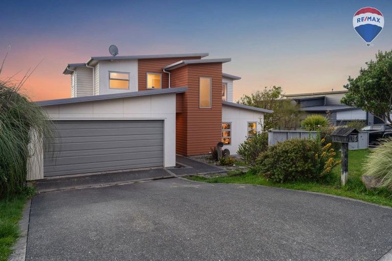Photo of property in 137 Endeavour Drive, Whitby, Porirua, 5024