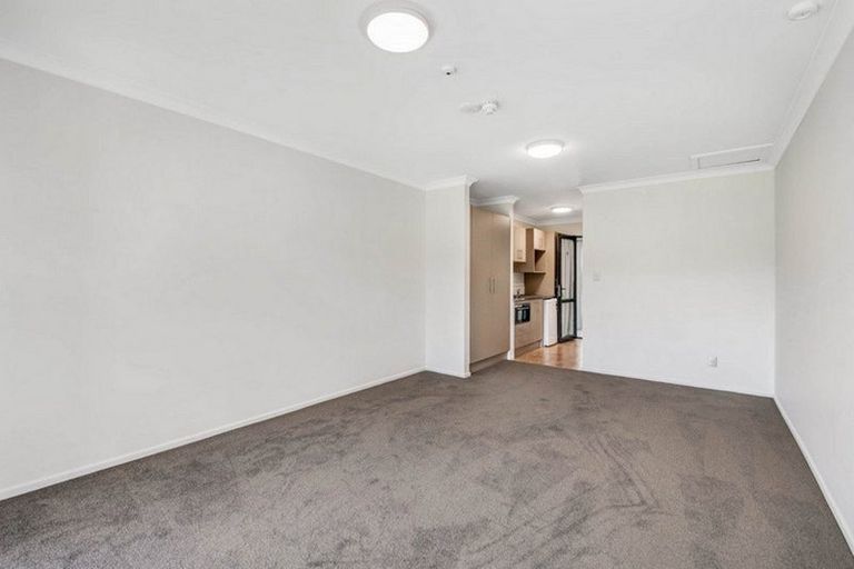 Photo of property in 2b/25 Weranui Road, Waiwera, Orewa, 0994