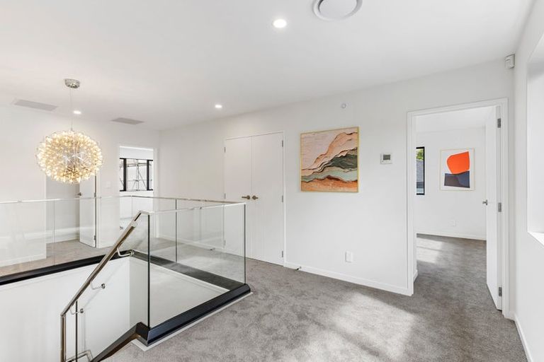 Photo of property in 17b Kathleen Street, Totara Vale, Auckland, 0627