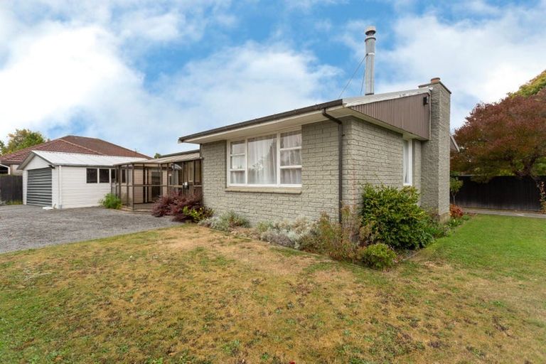 Photo of property in 28 Barnes Road, Redwood, Christchurch, 8051