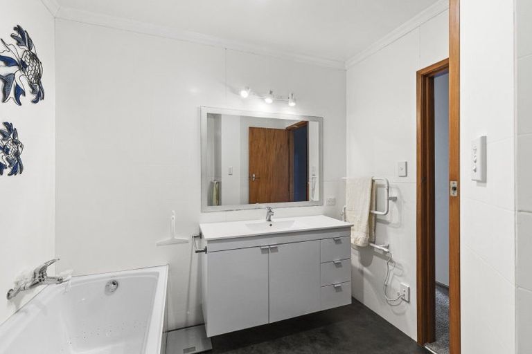 Photo of property in 95 Manu Crescent, Upper Vogeltown, New Plymouth, 4310